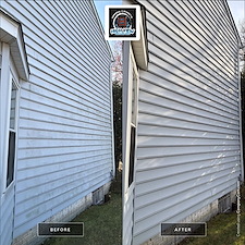 Exterior-House-Washing-in-Lake-Ridge-VA-Restoring-Vinyl-Siding-Driveway-Walkout-Steps 3